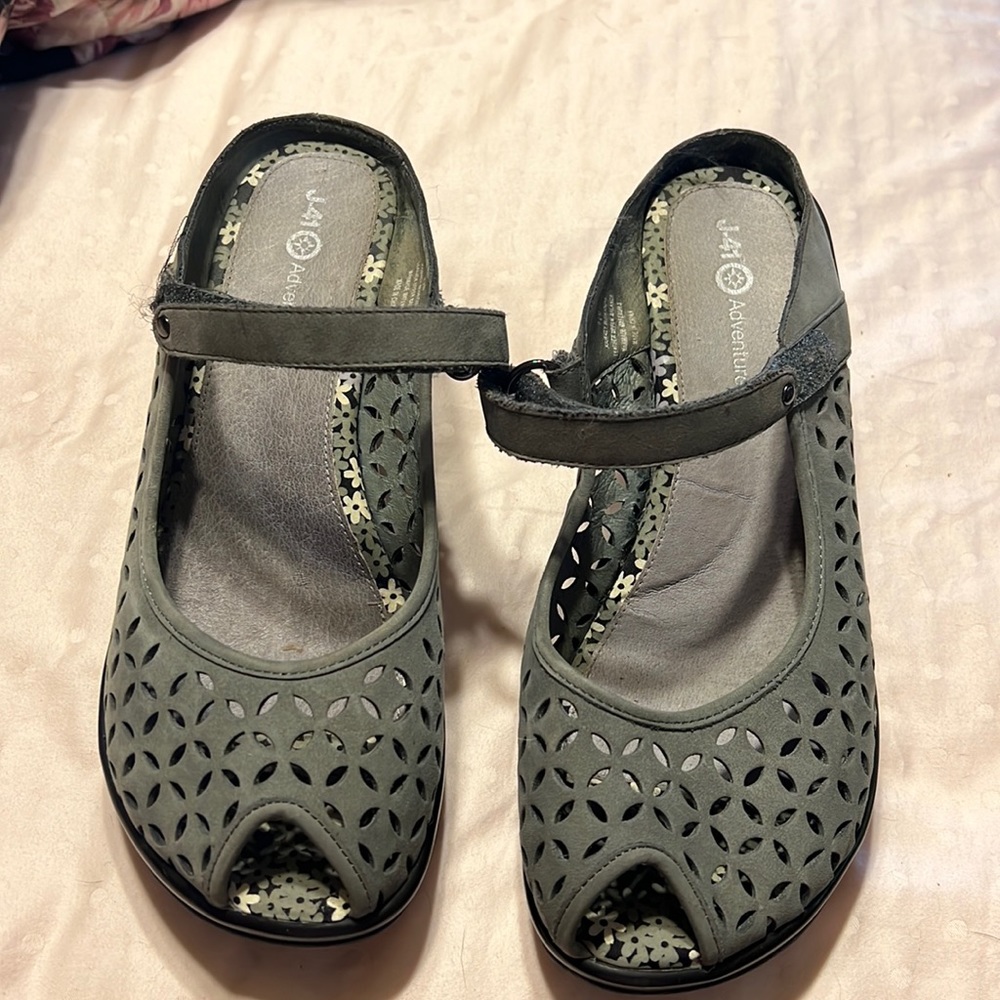 J-41 Women’s heeled shoes